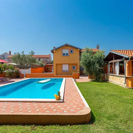 4 Bedroom Stunning In Skicini