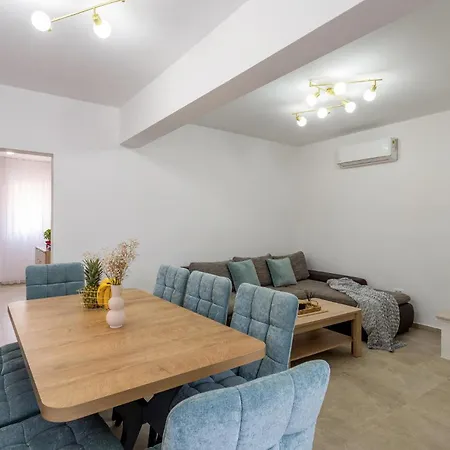 4 Bedroom Stunning In Skicini Holiday home *