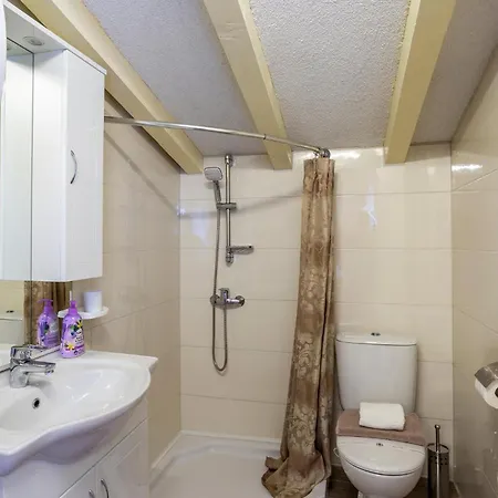 Holiday home 4 Bedroom Stunning In Skicini *