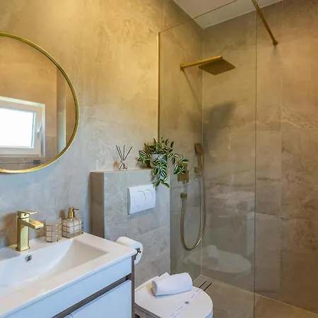 Holiday home 4 Bedroom Stunning In Skicini Jursici