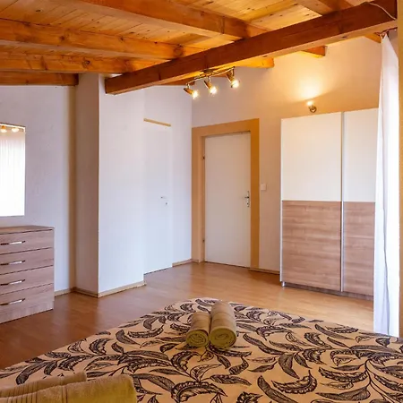 4 Bedroom Stunning In Skicini