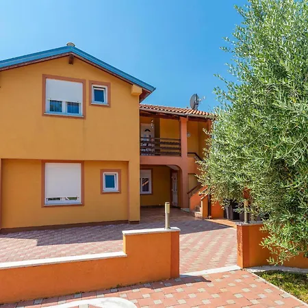 4 Bedroom Stunning In Skicini Holiday home