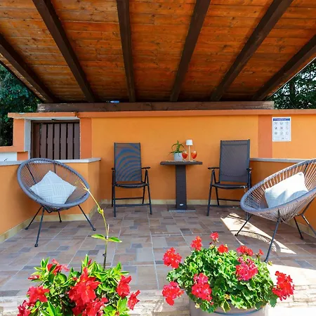 Holiday home 4 Bedroom Stunning In Skicini Jursici