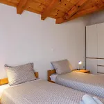Сasa de vacaciones Lovely In Skicini With Wifi