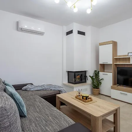 Holiday home 4 Bedroom Stunning In Skicini
